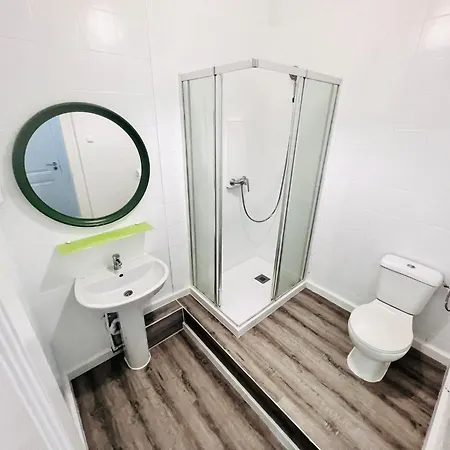 Hostel Rooms, Location For Tourists Lisbon