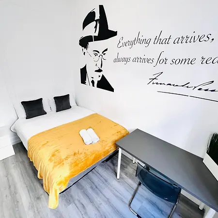 Hostel Rooms, Location For Tourists Lisbon