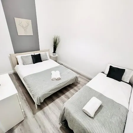 Hostel Rooms, Location For Tourists Lisbon