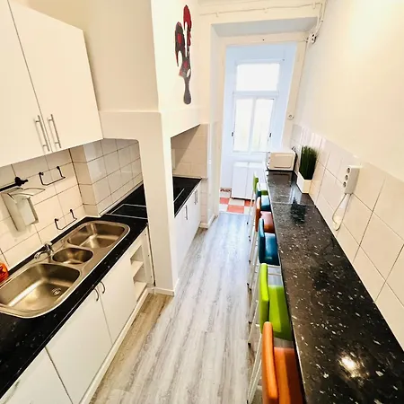 Rooms, Location For Tourists * Lisbon