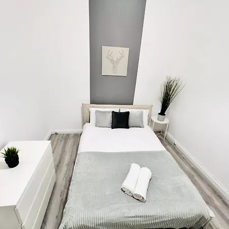 Hostel Rooms, Location For Tourists Lisbon