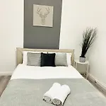 Rooms, Location For Tourists Hostel
