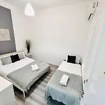Hostel Rooms, Location For Tourists